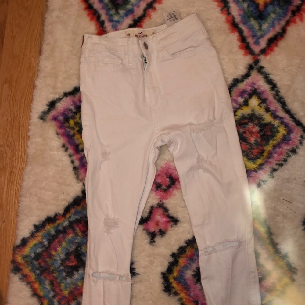 Hollister white ripped skinny jeans. Size 0, w24.